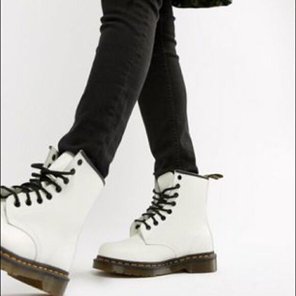 New 
Dr Martens 1460 White Leather Flat Ankle Boot - Picture 1 of 9